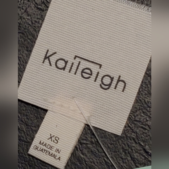 Kaileigh Polka-dot Top - Picture 5 of 7